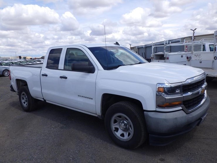 2018-chevrolet-1500-image-2