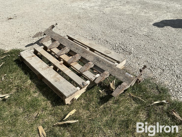 bobcat-bucket-attachment-image-1