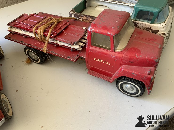 structo-&-ertl-toys-image-5