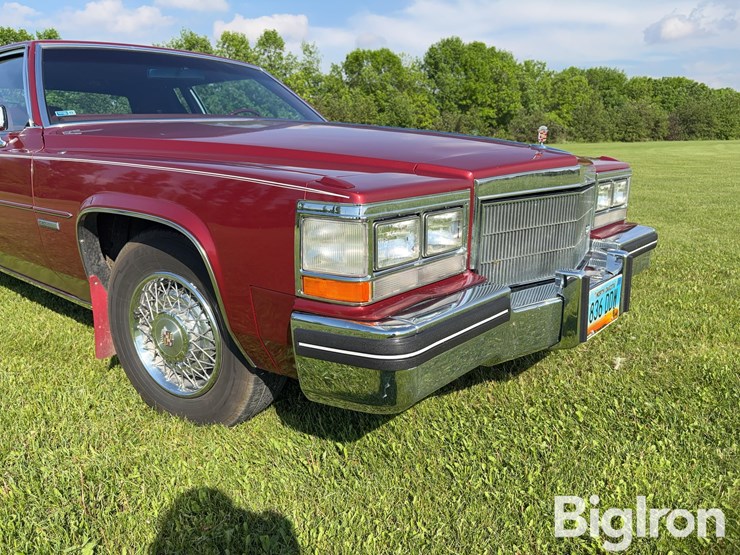 1983-cadillac-coupe-de-ville-2-door-coupe-image-12