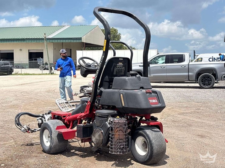 2015-toro-greensmaster-3300-triflex-commercial-greens-mower-image-5
