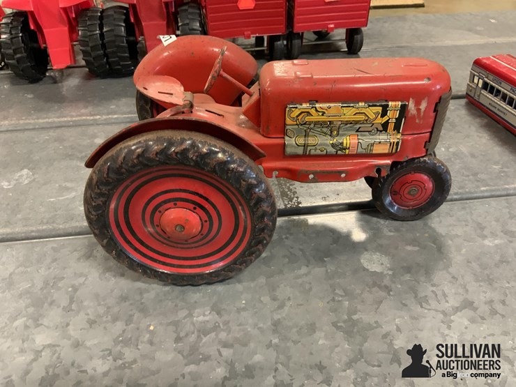 antique-toy-tractor-image-4