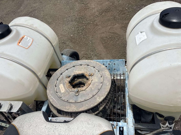 2019-hustler-super-z-w/-commercial-spray-and-slurry-recovery-system-image-14