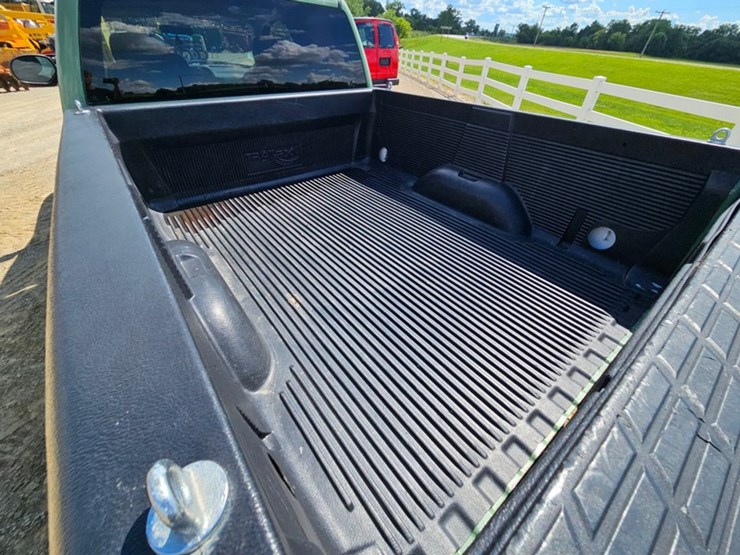 2010-chevrolet-2500-image-12