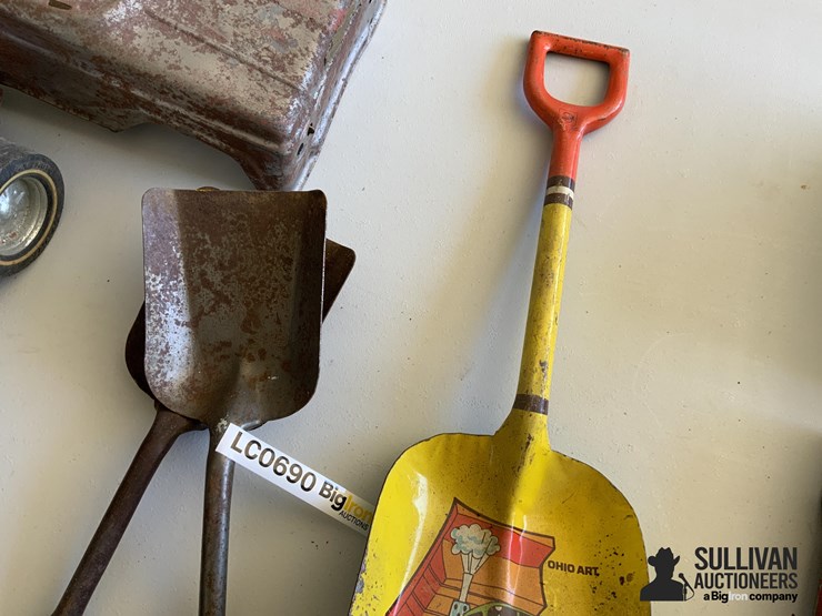antique-toy-shovels-image-3