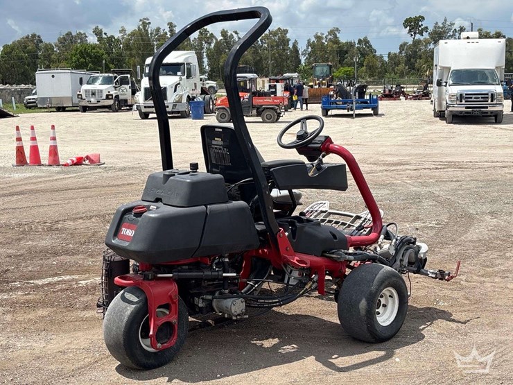 2015-toro-greensmaster-3300-triflex-commercial-greens-mower-image-4