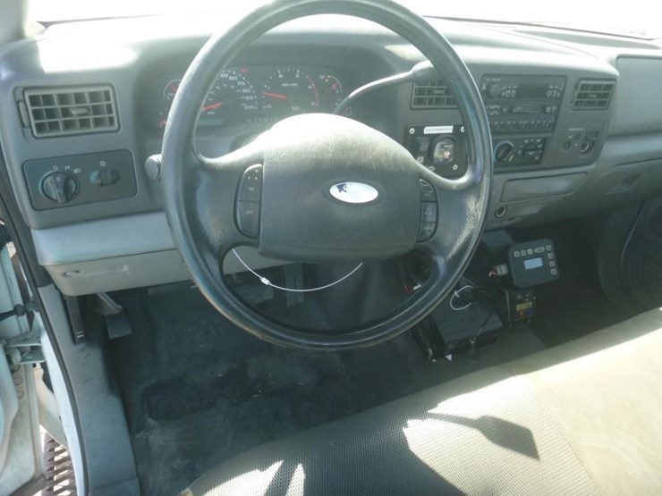 2002-ford-f550-image-22