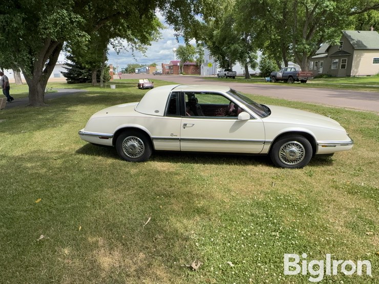 1991-buick-riviera-car-image-4