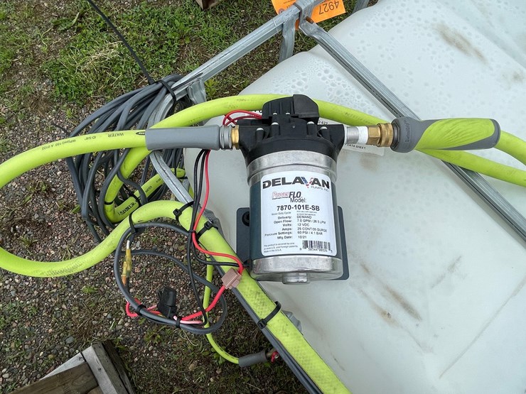 #4927-•-264-gallon-poly-tank-with-12v-electric-pump-image-9