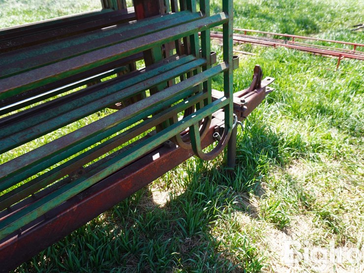 10'-cattle-panels-on-trailer-image-12