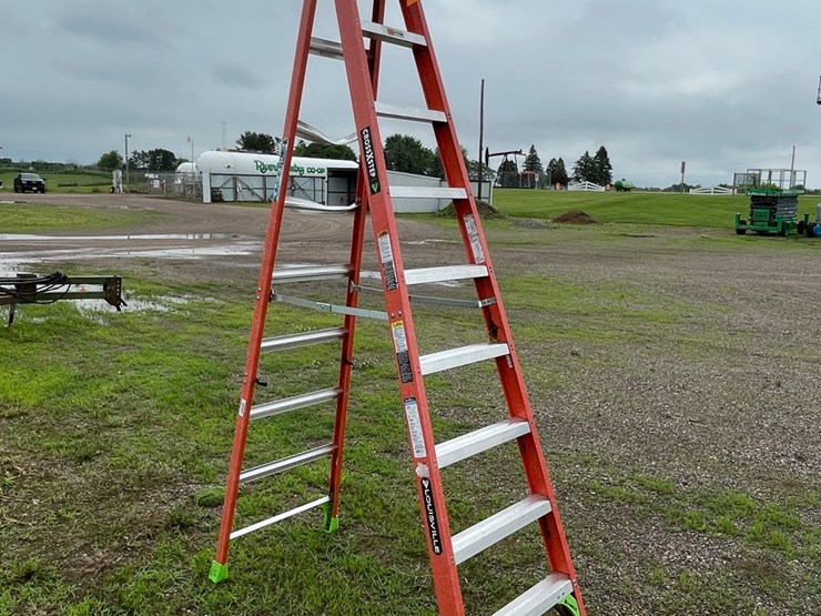 #4925-•-louisville-cross-x-step-10'-fiberglass-step-ladder-image-1
