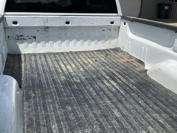 2015-chevrolet-3500-image-35