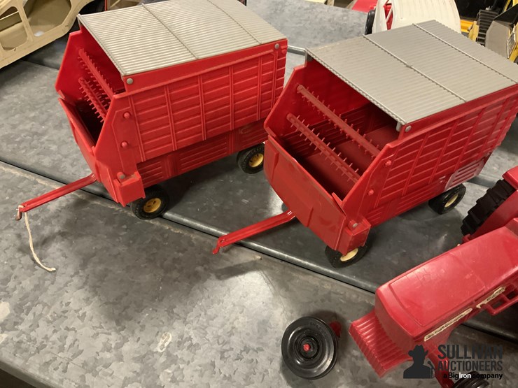 ertl-international-toy-tractors-&-wagons-image-6