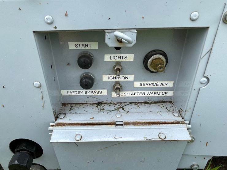 #4907-•-1994-ingersoll-rand-diesel-air-compressor-image-7