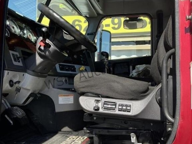 2016-freightliner-122sd-image-18