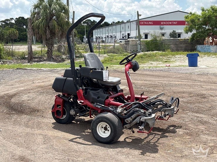 2015-toro-greensmaster-3300-triflex-commercial-greens-mower-image-3