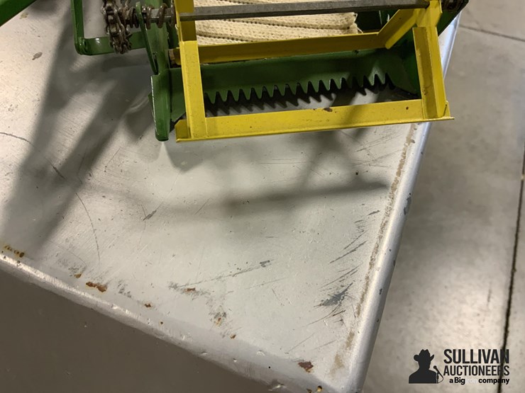 john-deere-pull-type-combine-toy-image-10