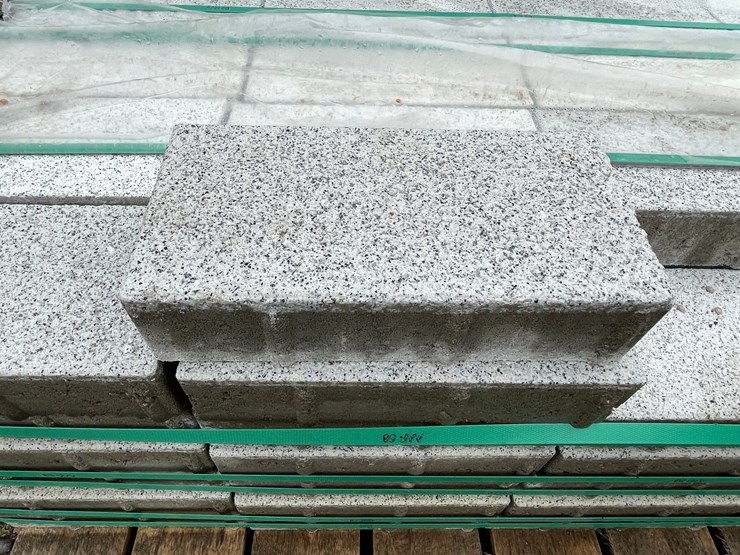 #4960-•-(2)-pallets-of-commercial-grade-patio-pavers-image-8