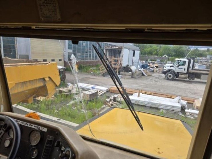 1996-caterpillar-d250e-image-46