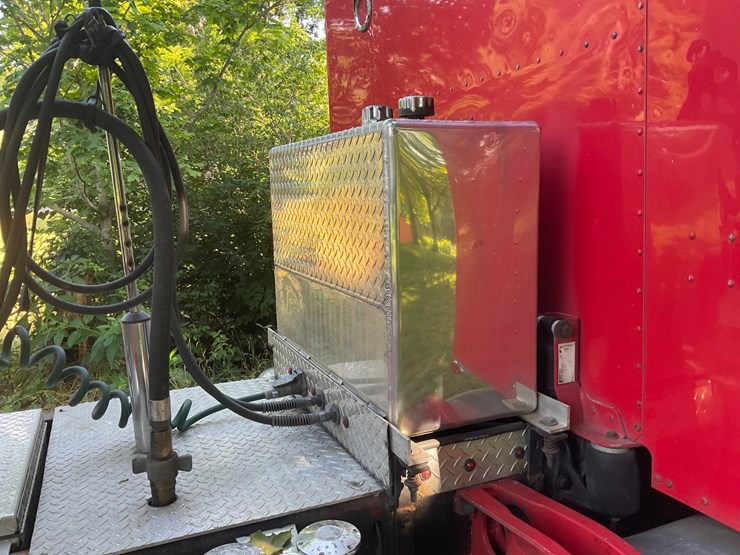 1998-peterbilt-379-image-2