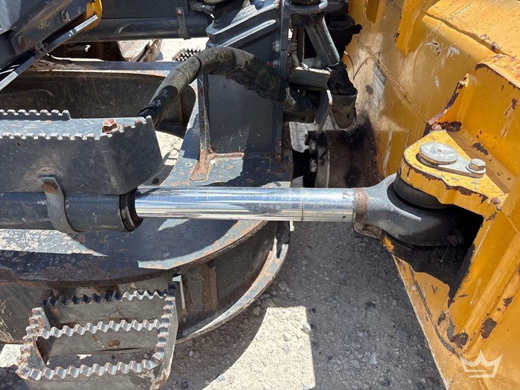 2018-deere-650k-image-8