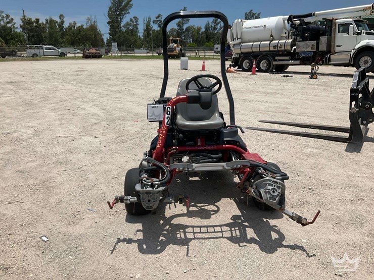 2015-toro-greensmaster-3300-triflex-commercial-greens-mower-image-31