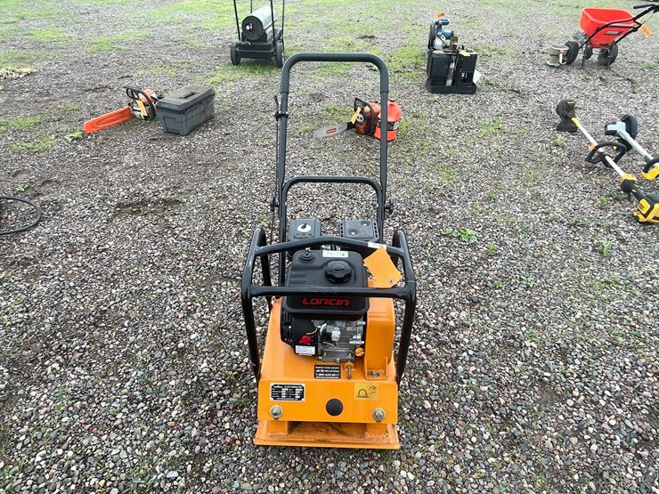 #4936-•-landhonor-gas-powered-plate-compactor-image-2