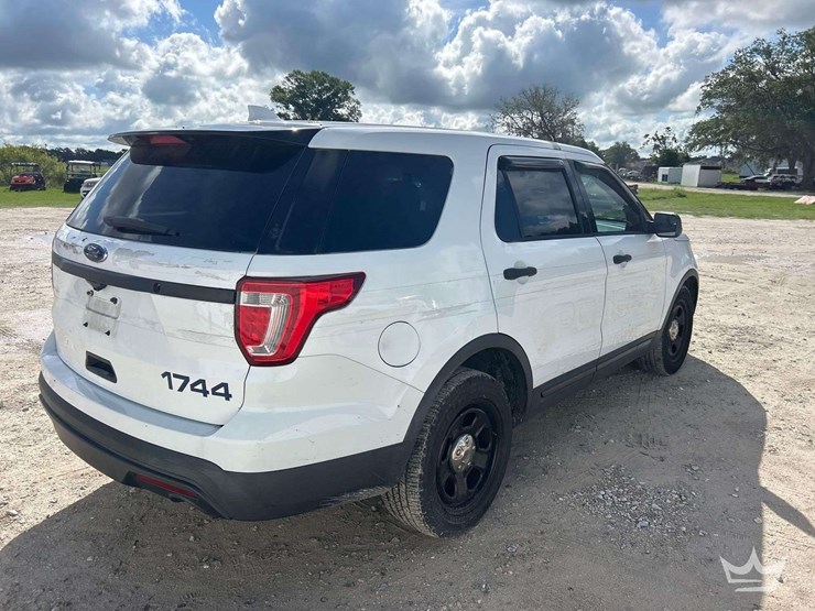 2017-ford-explorer-image-2