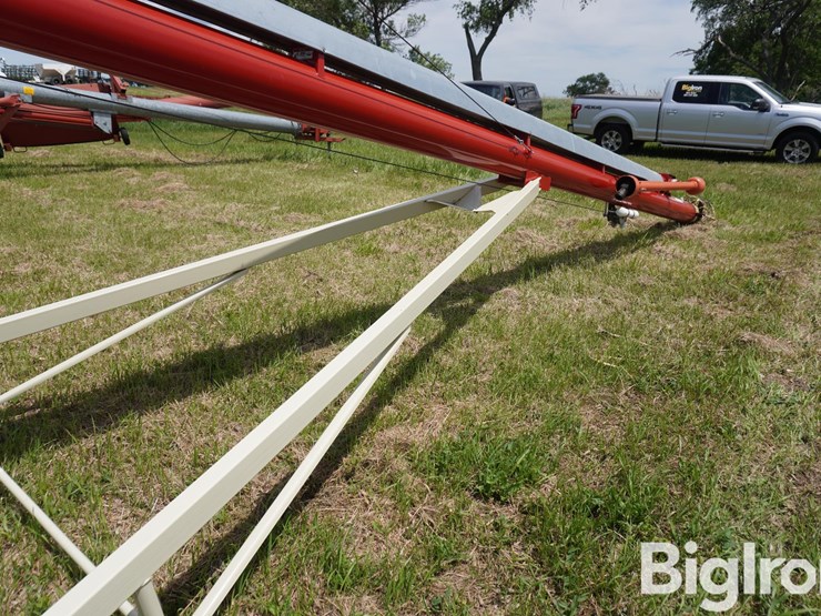 buhler-farm-king-846-image-13