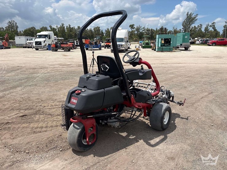 2015-toro-greensmaster-3300-triflex-commercial-greens-mower-image-3