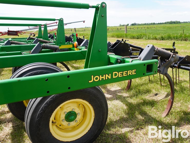 2013-john-deere-2410-image-9