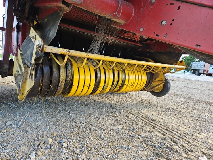 new-holland-664-image-10