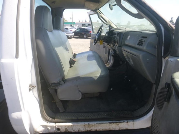 2003-ford-f550-image-13