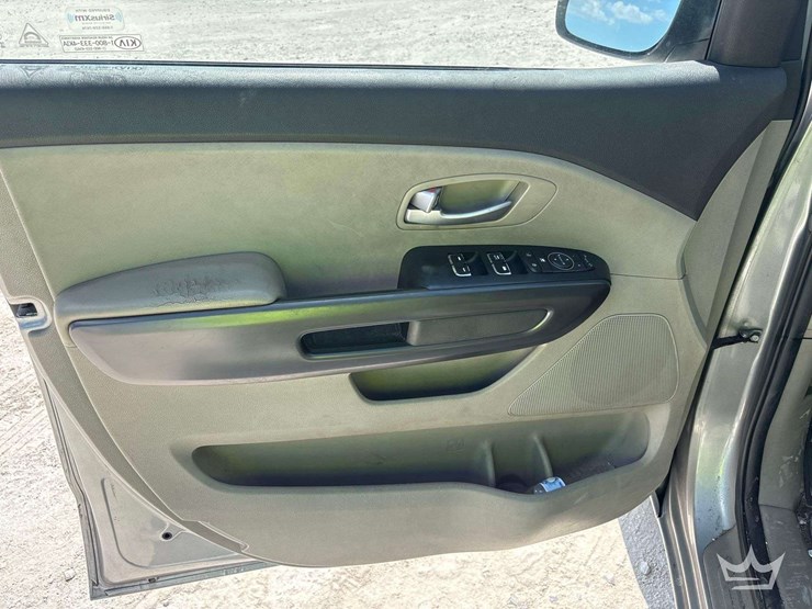 2016-kia-sedona-image-10