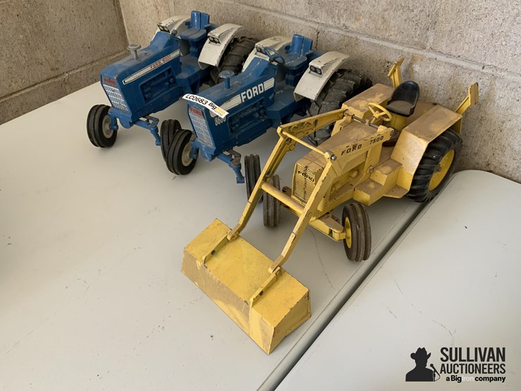 ford-toy-tractors-image-1