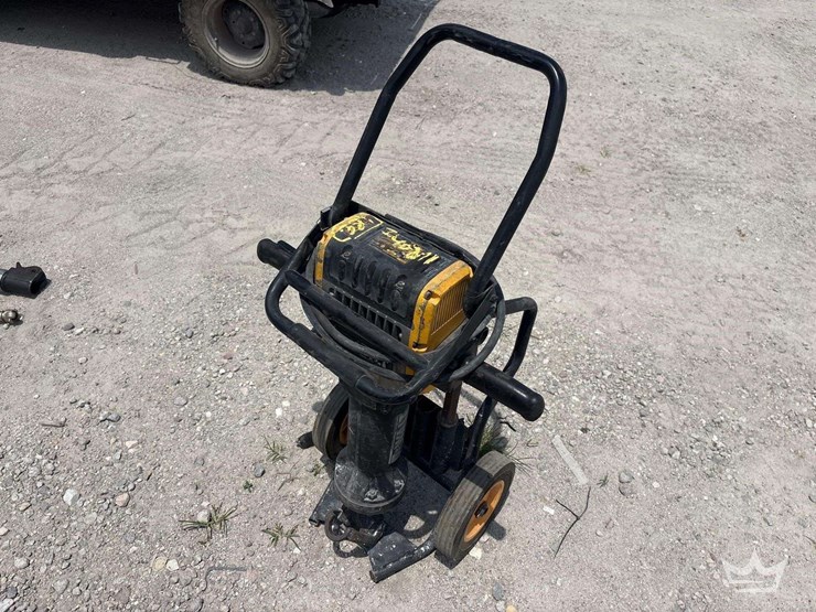 2020-dewalt-d25980k-electric-demolition-breaker-image-1