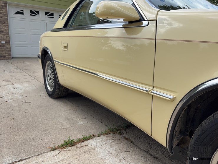 1989-maserati-convertible-coupe-collector-car-image-16