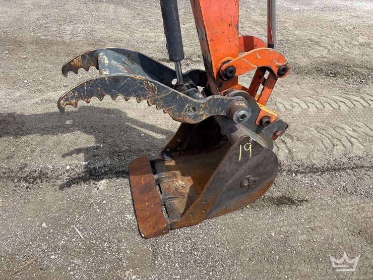 hitachi-zx26u-5n-mini-excavator-image-28