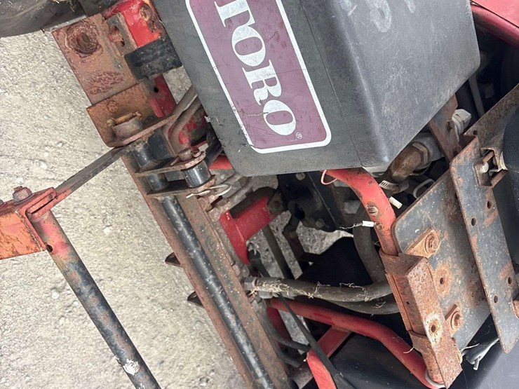 2005-toro-sandpro-3020-3wd-bunker-rake-image-6