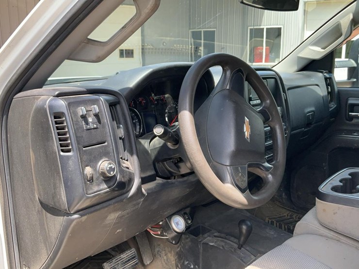 2015-chevrolet-3500-image-13