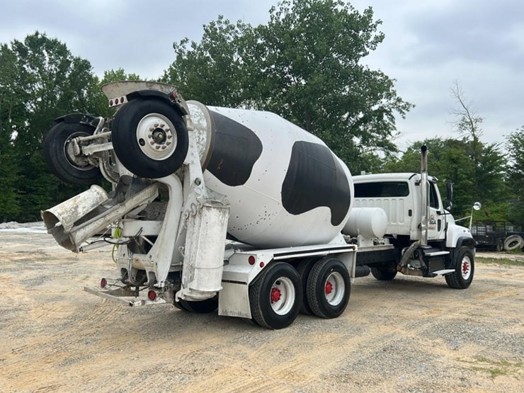 #152-•-2015-freightliner-concrete-mixing-truck-image-5