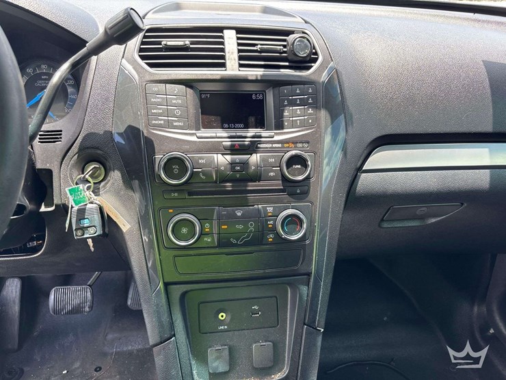 2016-ford-explorer-image-17