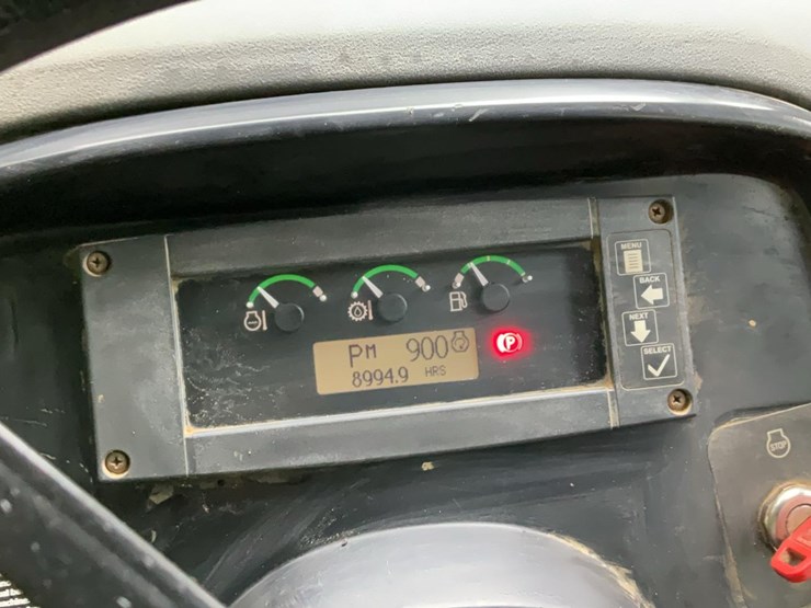 2015-deere-848h-image-51