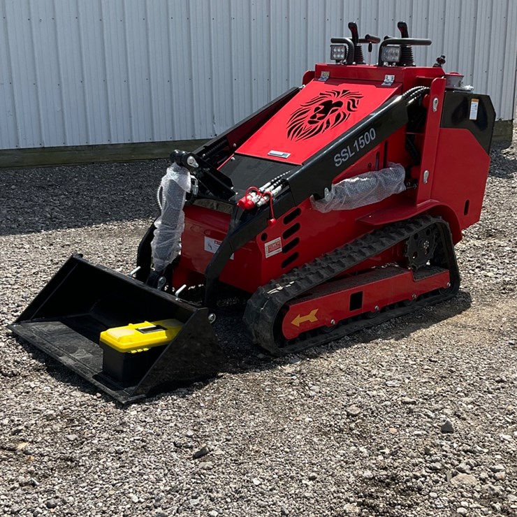 #1017 • Unused SDlanch SSL1500 Tracked Mini Skid Steer Loader