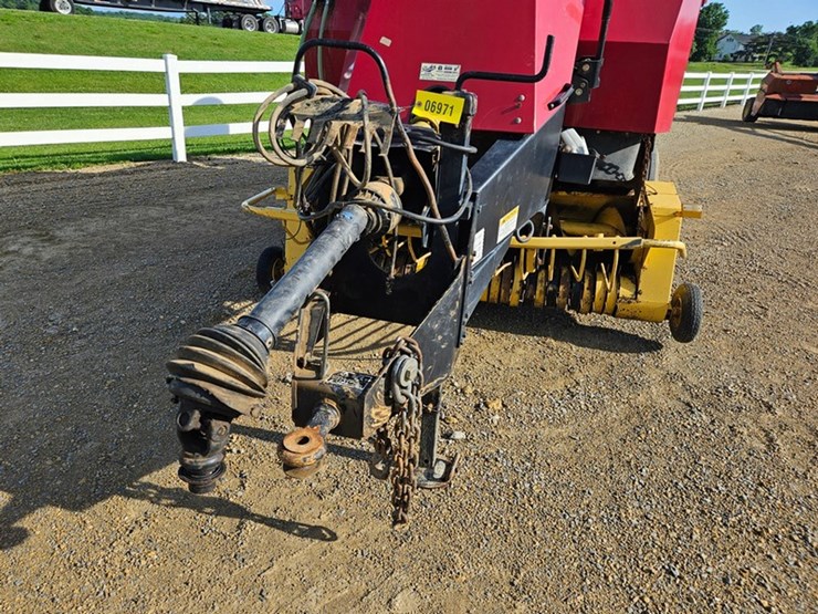 new-holland-590-image-9
