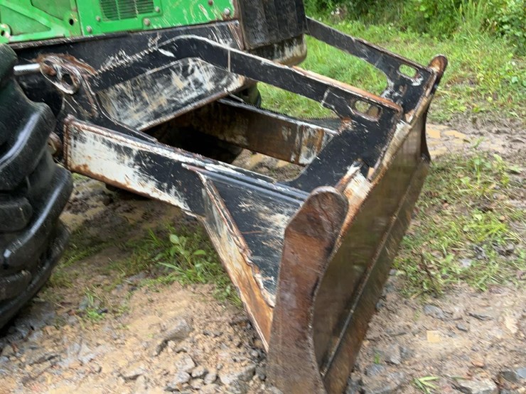 2015-deere-848h-image-34