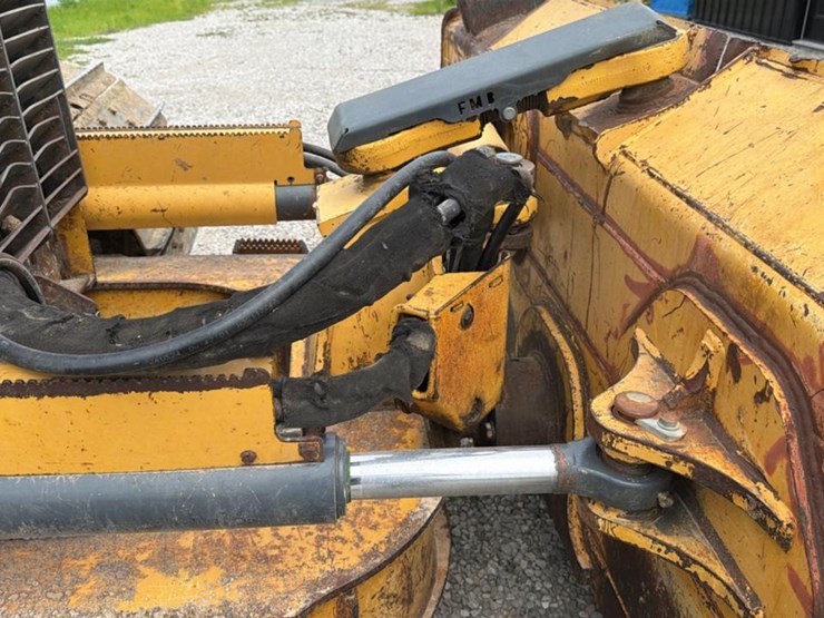 2004-deere-700h-image-37