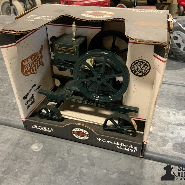 ERTL, McCormick-Deering Model M 1/6 Scale Gasoline Engine