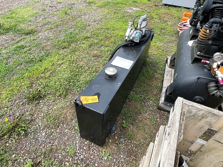 #4918-•-pickup-bed-fuel-tank-with-pump-image-3