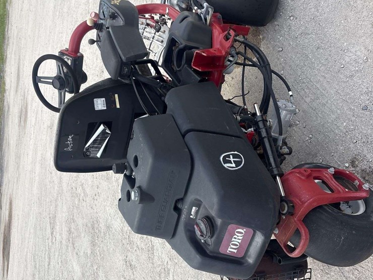 2015-toro-greensmaster-3300-triflex-commercial-greens-mower-image-5
